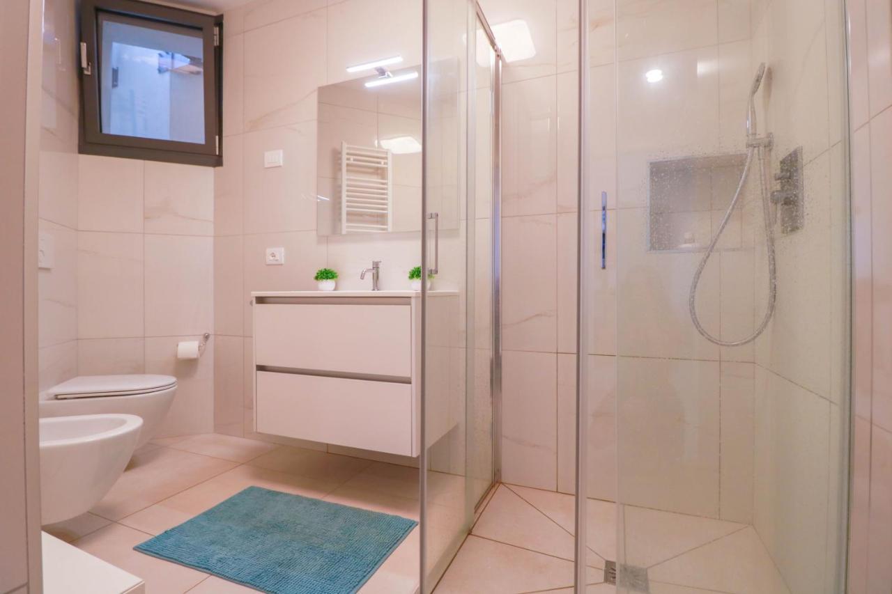 H11 Luxury 9a - Porto - Piscina - Jacuzzi * Santo Stefano al Mare